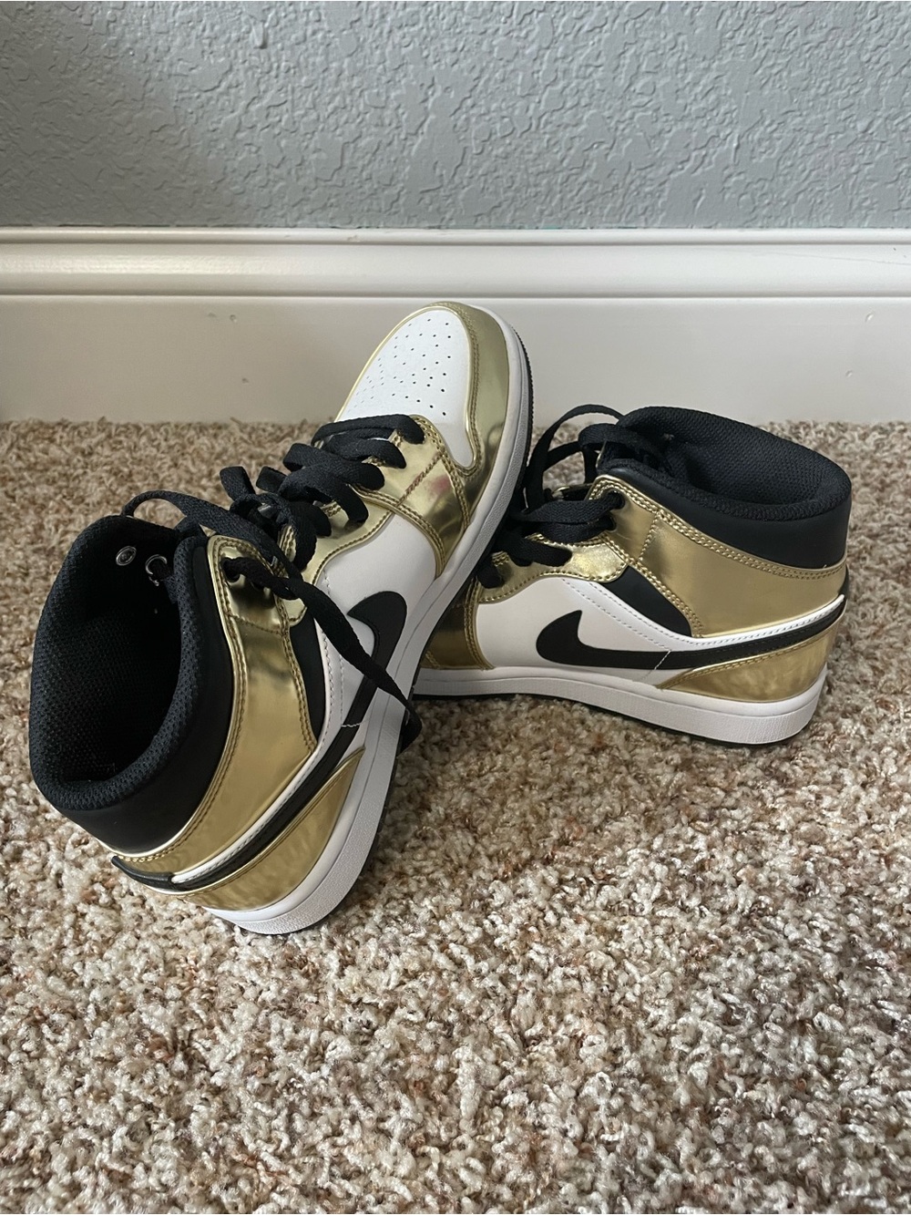 Nike Mid-Top Sneakers in White, Black & Metallic Gold